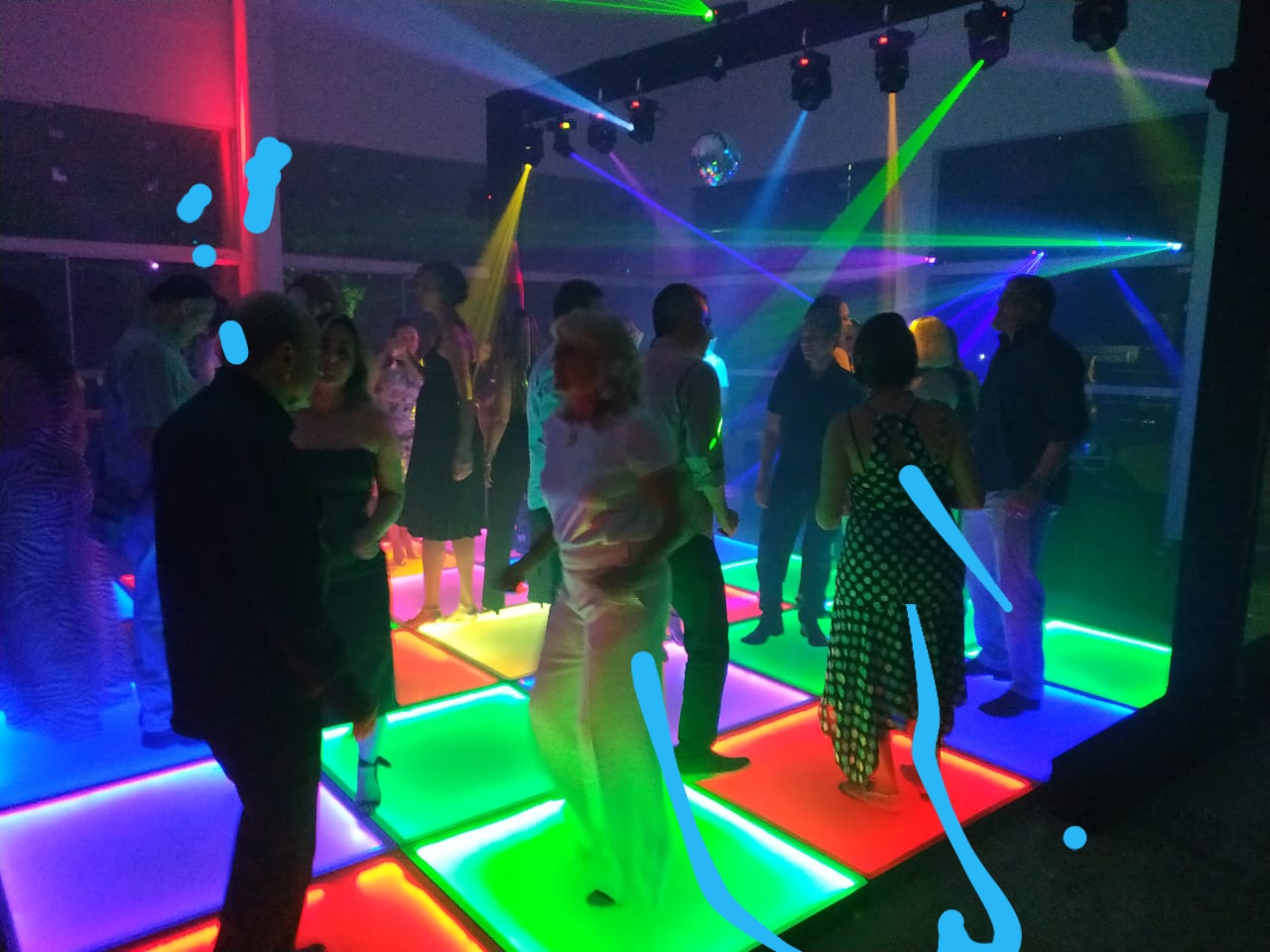 DJ, SONORIZAÇÃO, ILUMINAÇÃO E ESTRUTURA PARA FESTAS E EVENTOS