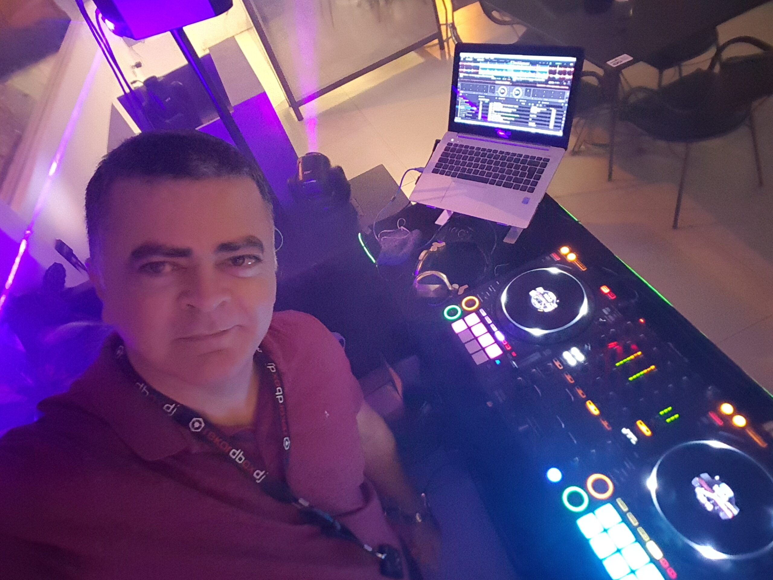 DJ, SONORIZAÇÃO, ILUMINAÇÃO E ESTRUTURA PARA FESTAS E EVENTOS