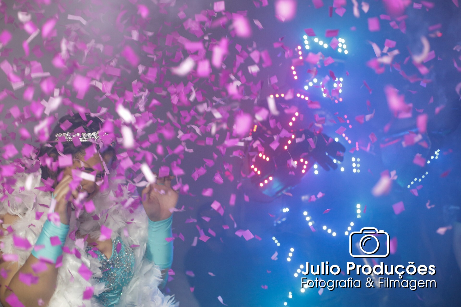 DJ – som – robô – iluminação