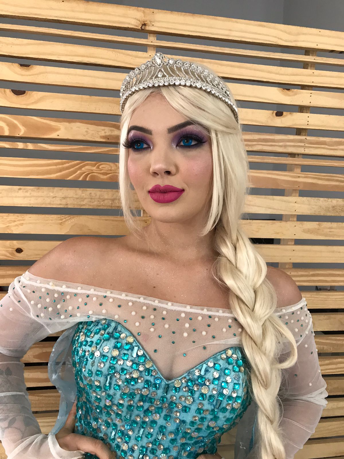 Personagens vivo para seu evento em geral,qualidade e profissionalismo . Temos a solução para sua festa paradinha,vamos dar um up e deixar lá inesquecível