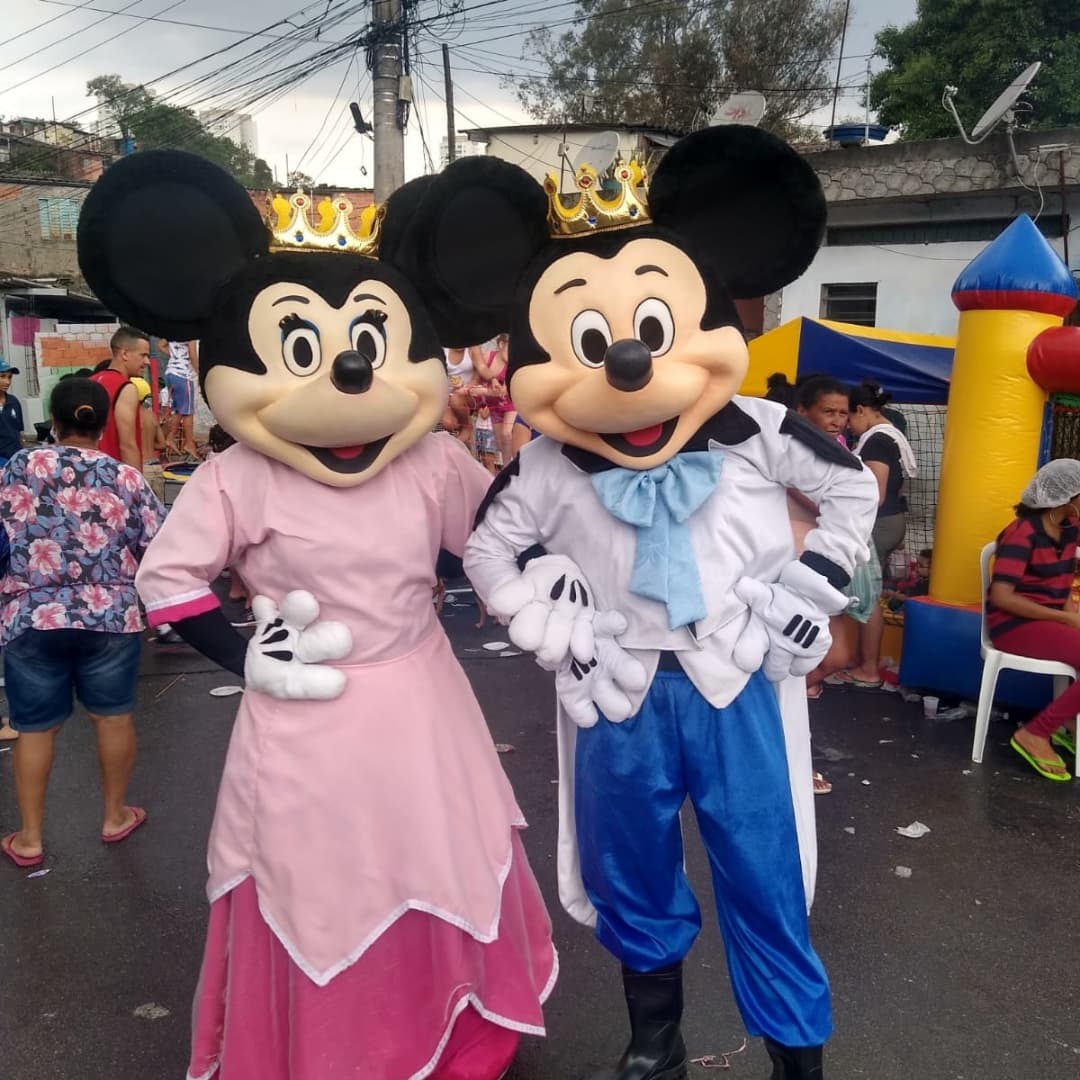 Trabalhamos com personagens vivo e brinquedos