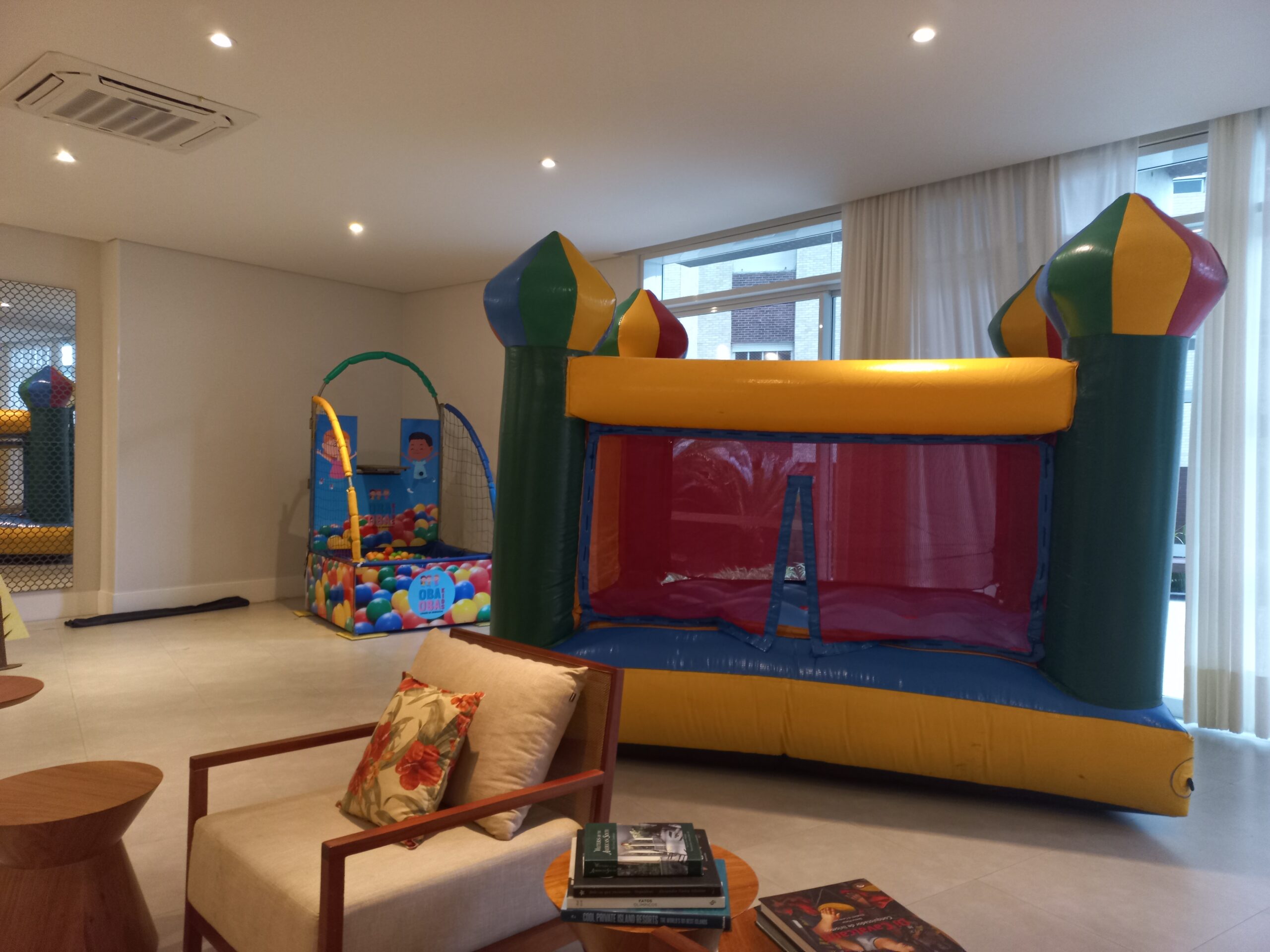 Trabalhamos com locação de brinquedos de festa e barraca de algodão doce e pipoca