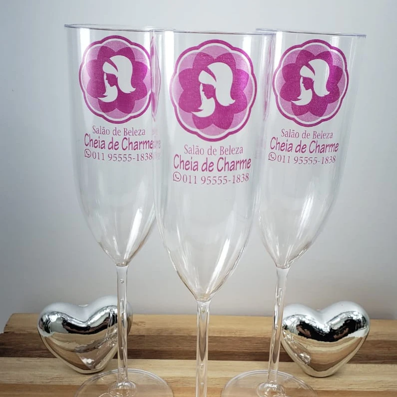 Chinelos, copos personalizados para lembranças
