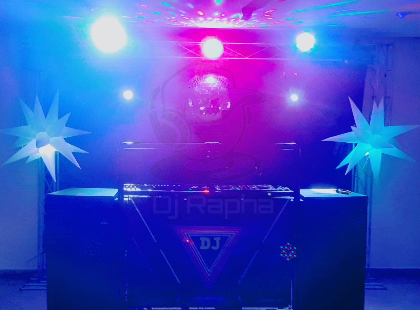 DJ + Som + Iluminação + Projeção