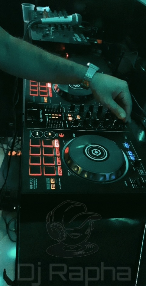 DJ + Som + Iluminação + Projeção