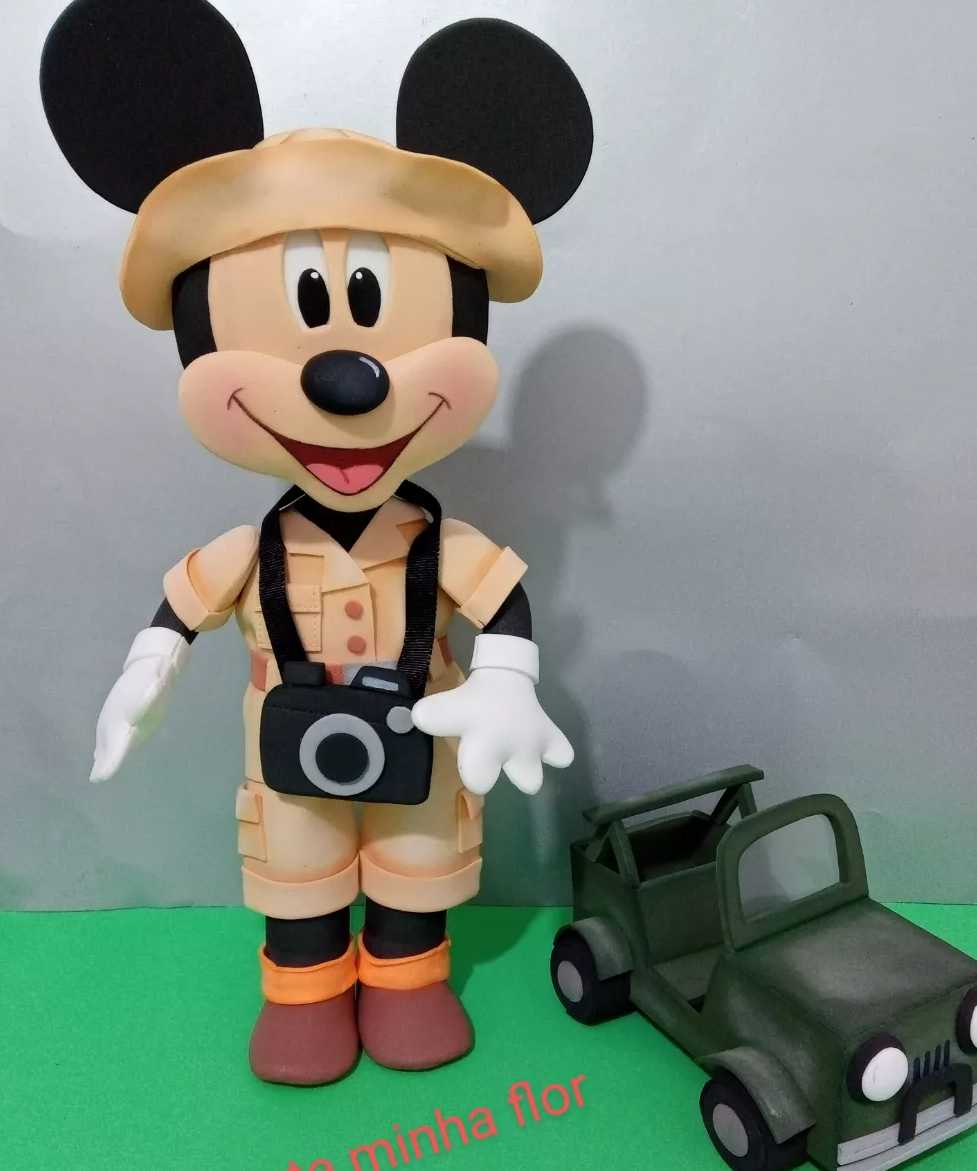 Bolos fakes e bonecos