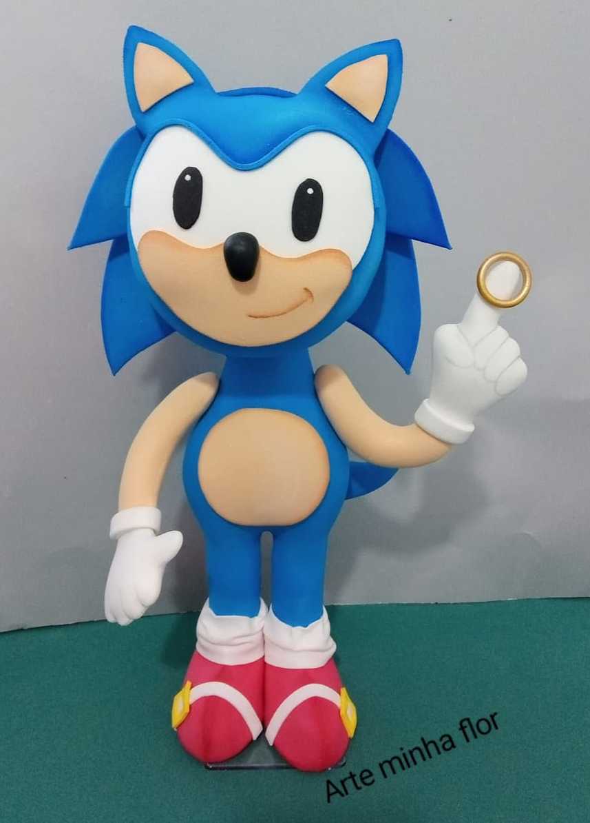 Bolos fakes e bonecos