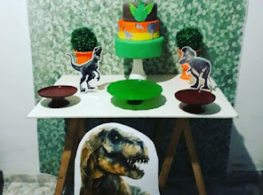 Yasmin decorando decor