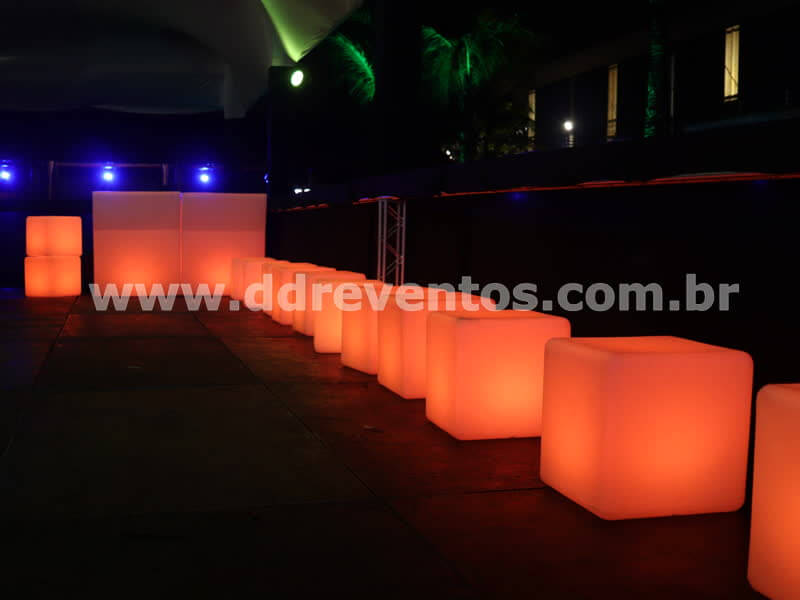 DDR Eventos – Locação puff, mesa, bistrô de led