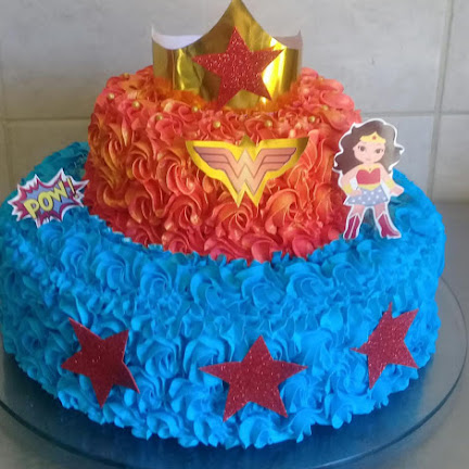 Juliane Bolos e Salgados