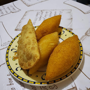 SALTENHAS E PASTÉIS