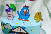 Dona ri bolos e doces