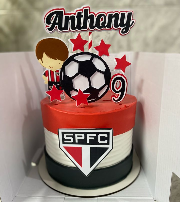 Menina do bolo perus